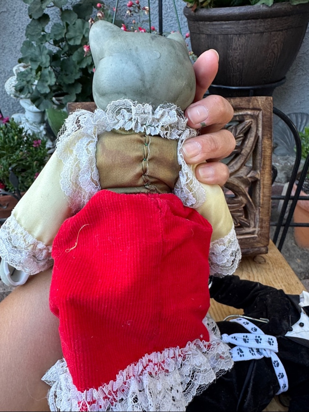 Vintage Cat Couple Porcelain Dolls - Black & Red Attire - Picture 5 of 9